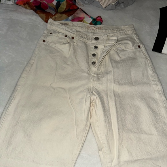 Levi’s Ribcage Cream Button-Fly Pants - Picture 4 of 6
